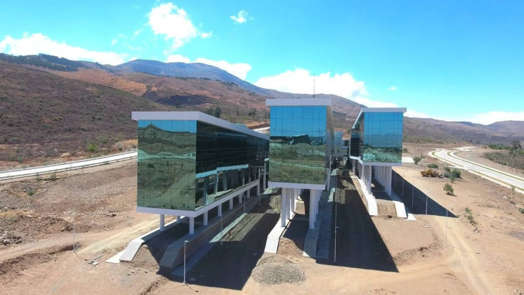 Sistemas Stanich en el auditorio principal de la nueva sede de la UNASUR, Bolivia.
